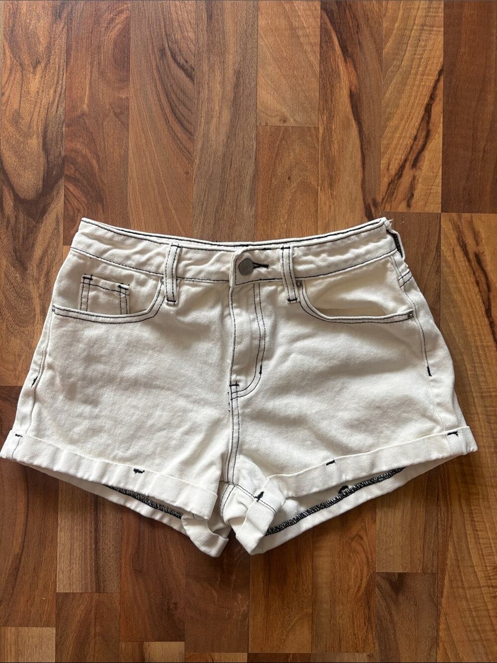 PacSun Women’s White Mom Denim Shorts with Dark Contrast Stitching Size 25